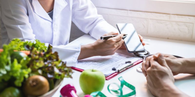 Diferença entre Nutrólogo e Nutricionista Qual a diferença entre nutrólogo e nutricionista?